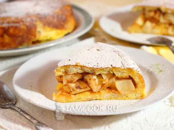 Фото готового блюда: Шарлотка из батона с яблоками