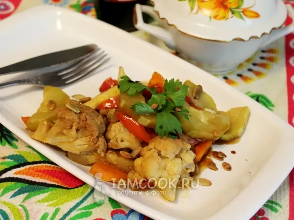 Фото готового блюда: Овощное рагу с цветной капустой и кабачками
