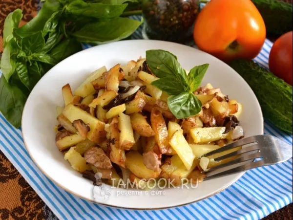 Фото готового блюда: Жареная картошка с белыми грибами