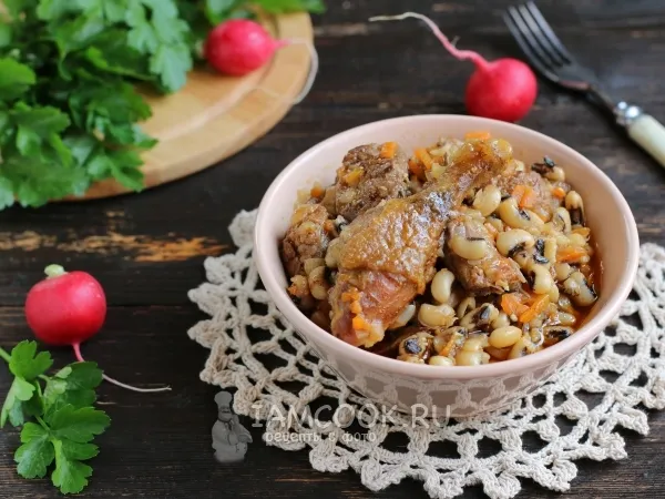 Фото готового блюда: Тушеная утка с фасолью