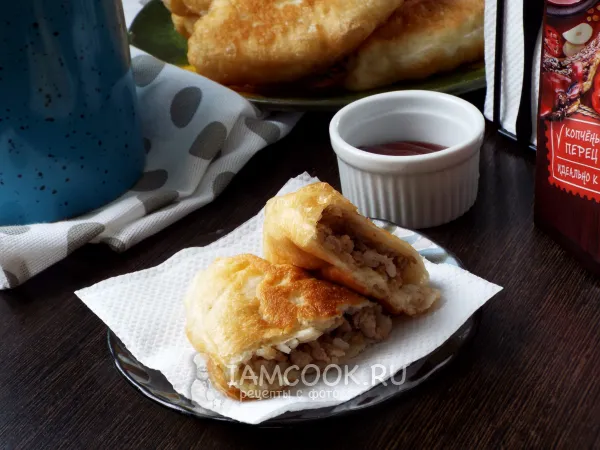 Фото готового блюда: Жареные пирожки с мясом и рисом