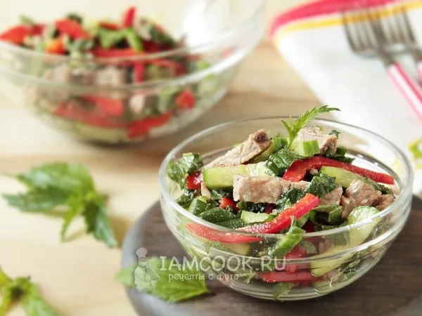 Фото блюда: Салат из крапивы с мясом