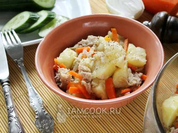 Фото блюда: Картошка с тушенкой в микроволновке