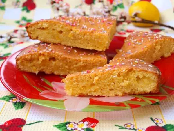 Фото готового блюда: Лимонный пирог на кефире