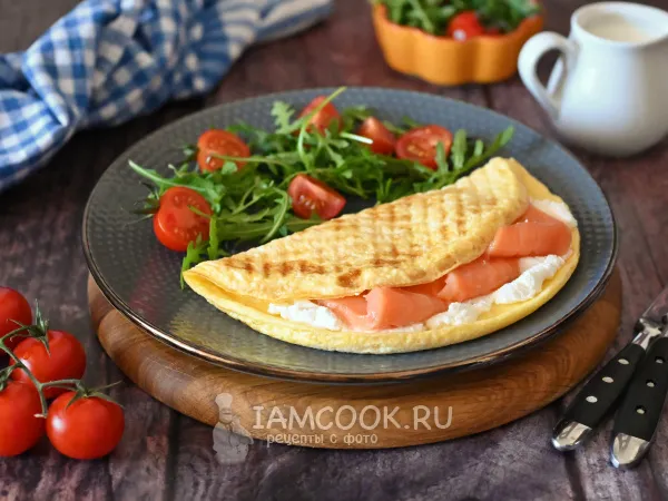 Фото блюда: Омлет с творожным сыром и красной рыбой