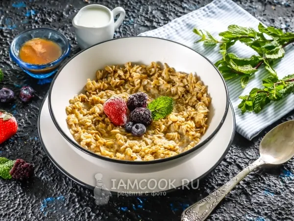 Фото готового блюда: Овсянка на молоке в микроволновке