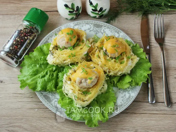 Фото блюда: Фрикадельки с гнездами в духовке