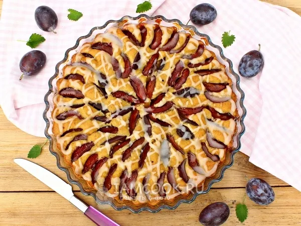 Фото блюда: Пирог со сливами и сахарной глазурью