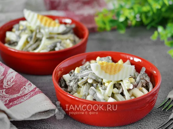 Фото готового блюда: Салат из папоротника с яйцом