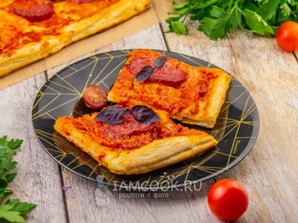 Фото блюда: Пицца пепперони на слоеном тесте