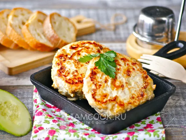 Фото готового блюда: Куриные котлеты с квашеной капустой