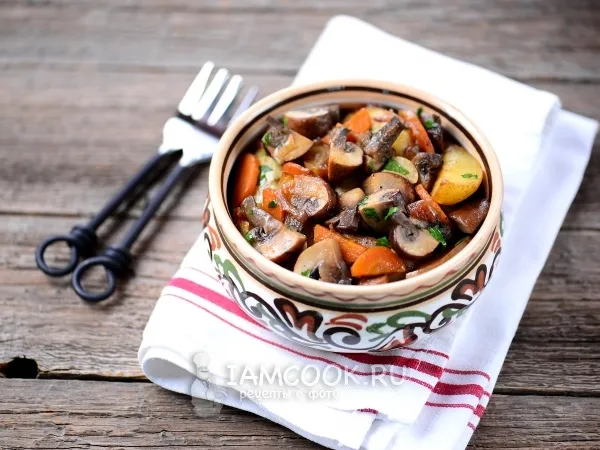 Фото блюда: Тушеная картошка с шампиньонами