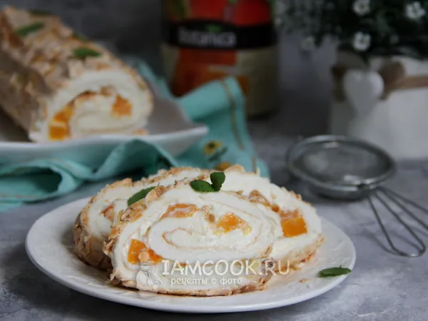 Фото блюда: Меренговый рулет с персиками консервированными