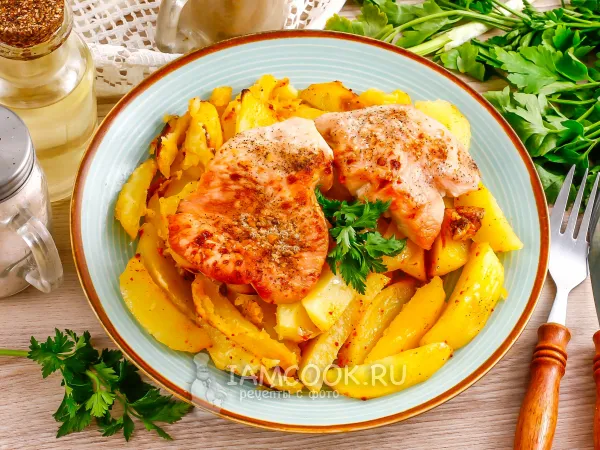 Фото блюда: Медальоны из индейки с картошкой в духовке