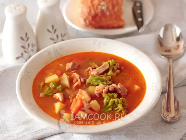 Фото готового блюда: Суп с обжаренными куриными бедрами