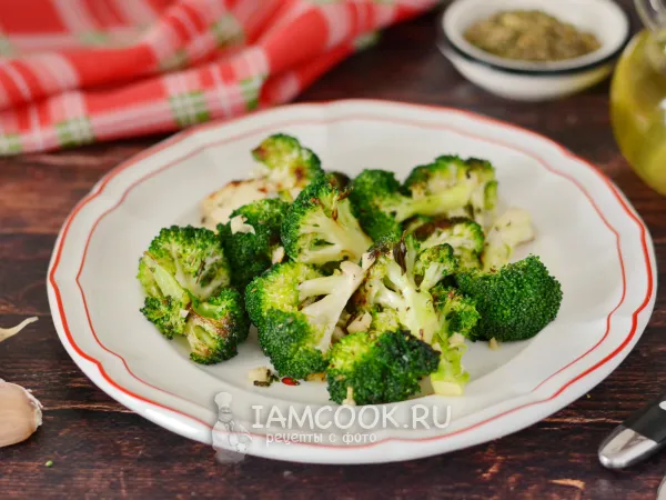 Фото блюда: Брокколи с чесноком на сковороде