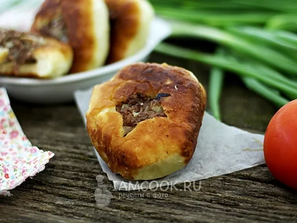 Фото готового блюда: Пышные беляши на сковороде