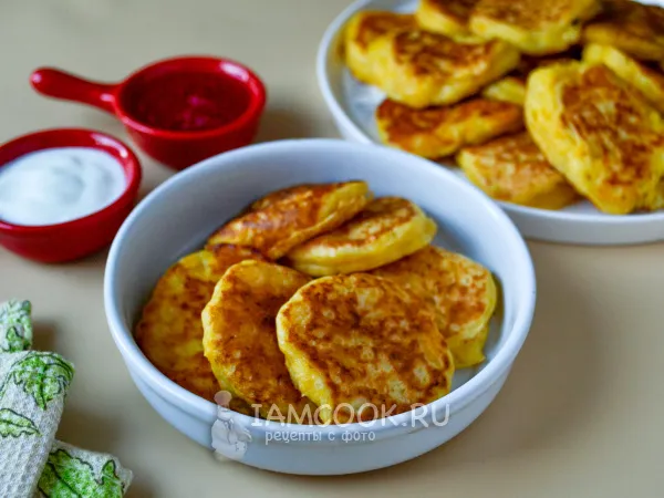 Фото блюда: Оладьи с тыквой на кефире и дрожжах