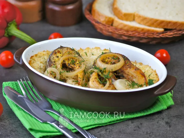 Фото готового блюда: Скумбрия с рисом в духовке