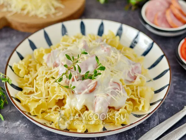 Фото блюда: Макароны с колбасой в сливочном соусе