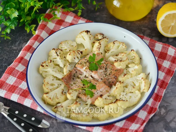 Фото блюда: Горбуша с цветной капустой в духовке