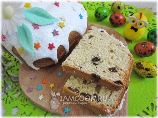 Фото готового блюда: Сдобный кулич с изюмом в хлебопечке