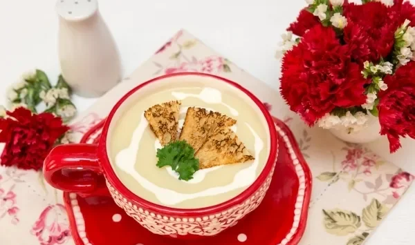 Фото блюда: Картофельный суп-пюре с чесноком и сливками