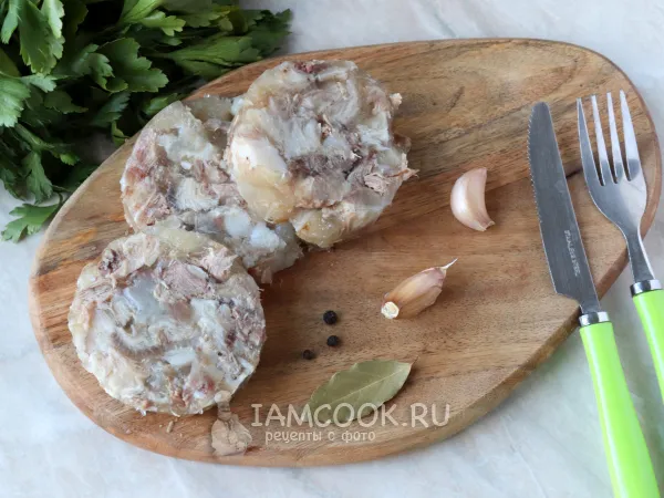 Фото готового блюда: Зельц из рульки в бутылке