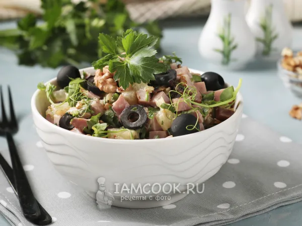 Фото готового блюда: Салат с бужениной, ананасами и черносливом