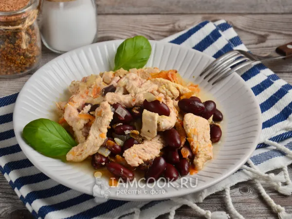 Фото готового блюда: Тушеная индейка с фасолью