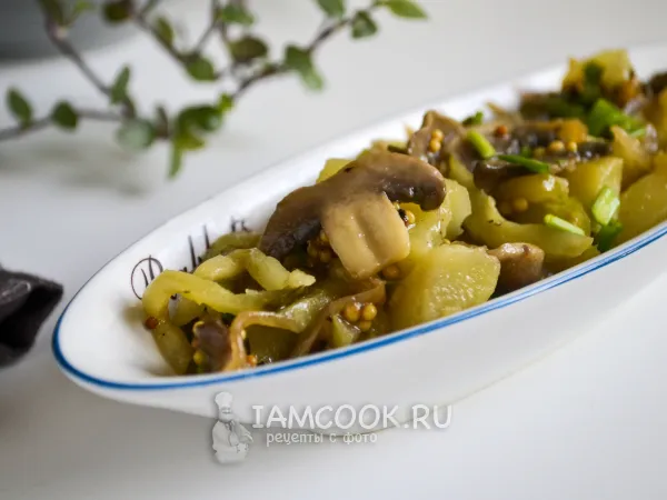 Фото блюда: Салат с картошкой, грибами и маринованными огурцами
