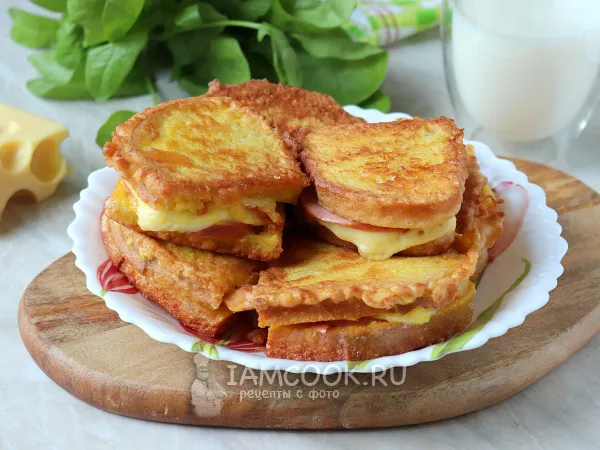 Фото блюда: Бутерброды в кляре на сковороде (с колбасой и сыром)