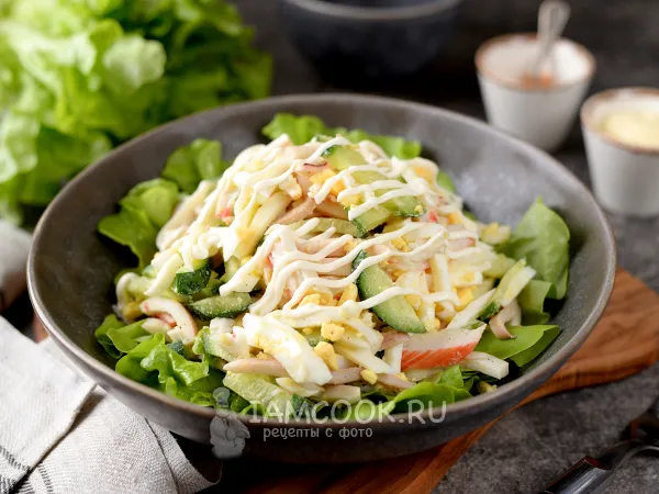 Фото готового блюда: Салат «Нептун» с кальмарами и крабовыми палочками