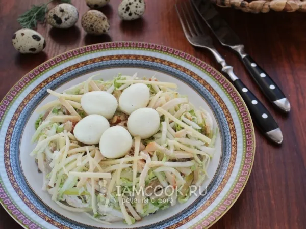 Фото готового блюда: Салат «Гнездо глухаря» с капустой