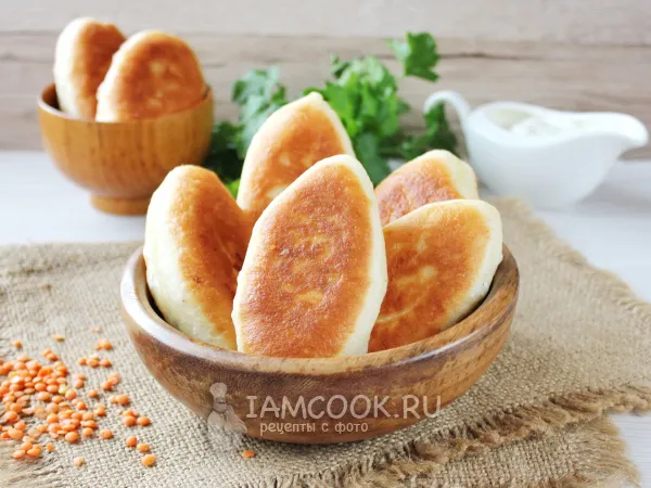 Фото готового блюда: Жареные пирожки с чечевицей