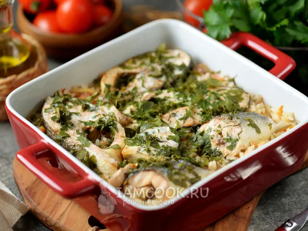 Фото блюда: Горбуша с рисом и овощами в духовке