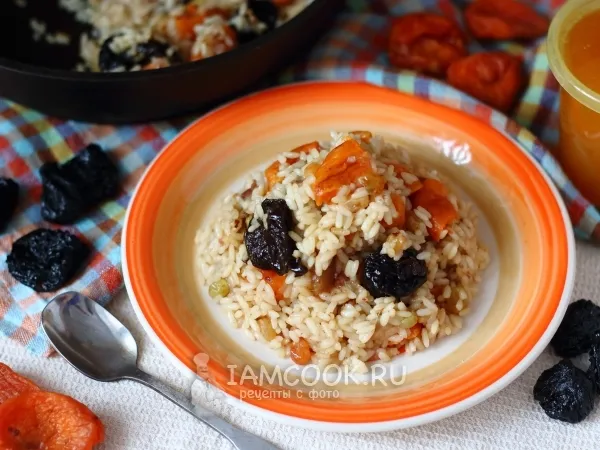 Фото готового блюда: Сладкий плов с сухофруктами