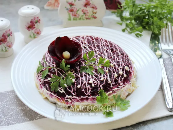 Фото блюда: Селедка под шубой с сыром