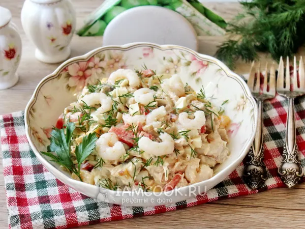Фото блюда: Салат с креветками и курицей