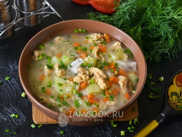 Фото готового блюда: Уха из рыбных голов с икрой (по-волжски)