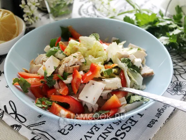Фото готового блюда: Салат с курицей и фетаксой