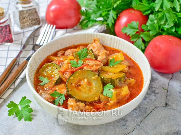 Фото блюда: Кабачки с курицей в соусе