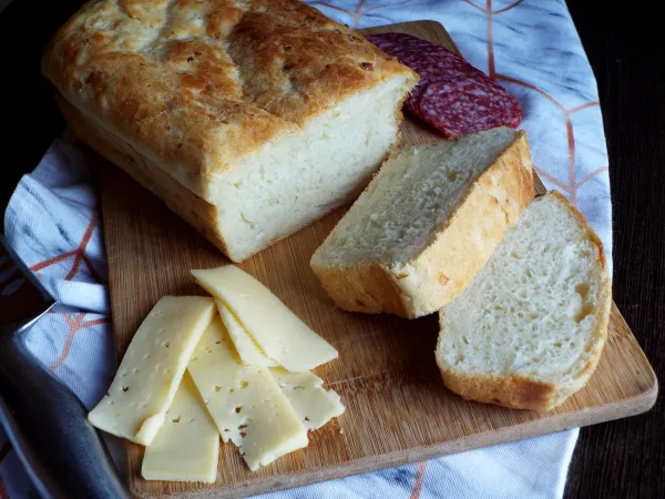 Фото готового блюда: Картофельный хлеб с луком в духовке