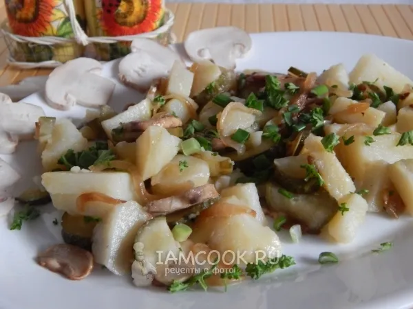 Фото готового блюда: Теплый салат с шампиньонами