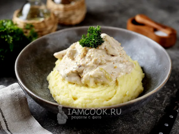 Фото готового блюда: Курица в горчичном соусе на сковороде