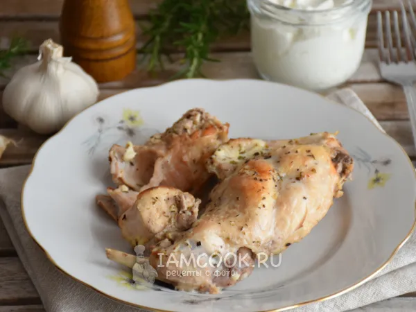 Фото готового блюда: Кролик тушеный в сметане с чесноком