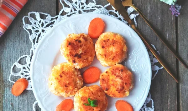 Фото блюда: Сырники с морковью и яблоком