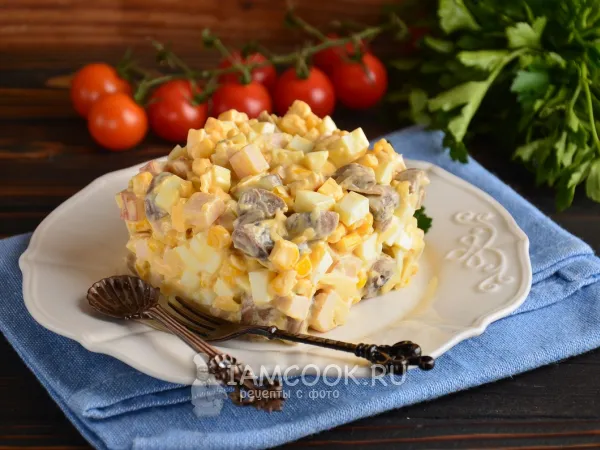 Фото готового блюда: Салат «Афродита» с курицей и шампиньонами