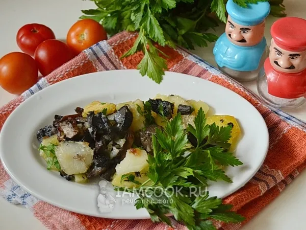 Фото готового блюда: Подберезовики жареные с картошкой