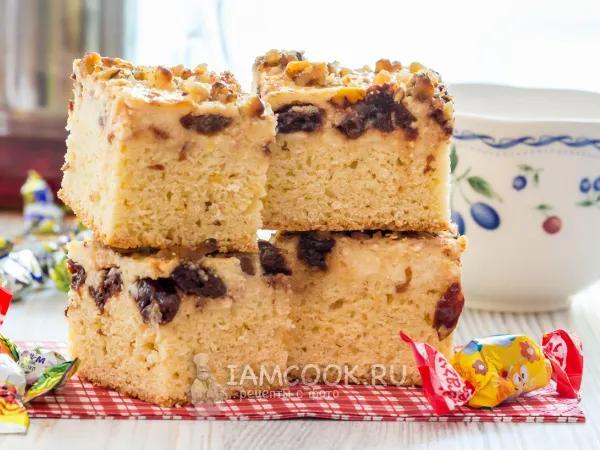 Фото готового блюда: Пирог с творогом и вяленой вишней